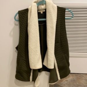 Women’s faux Sherpa vest